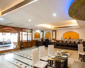 Capital O 10990 Hotel Gobind Regency - Panchkula - Restaurant