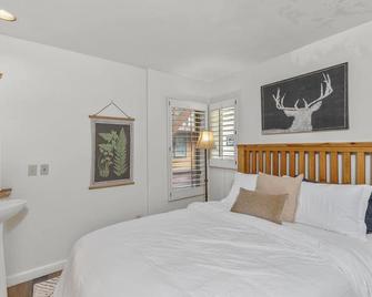 Ski In out Remodeled Luxury Condo - Telluride - Bedroom