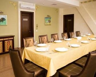 Hotel Sagaan Morin - Oelan-Oede - Eetruimte