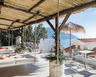 Una Villa - Amalfi Boutique Rooms B&B - אמלפי - פטיו