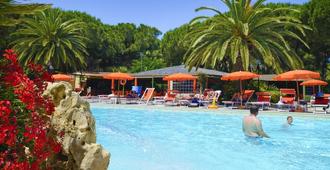โรงแรมโอเอซิส - อาลเกโร - สระว่ายน้ำ
