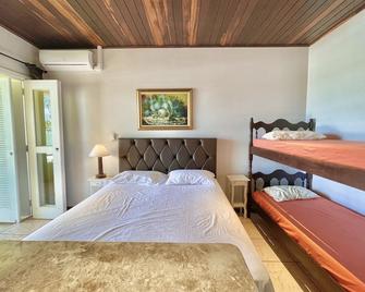 Cozy seafront house on Cabeçudas Beach! 5 minutes from BC - Itajaí