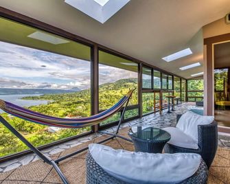 A serene escape with astounding Views of Lake Arenal and Arenal Volcano - Tronadora - Balcón
