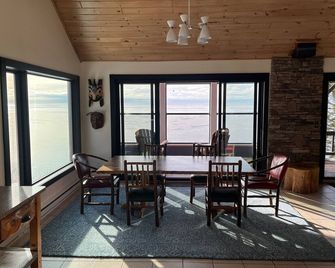 Halsnoy Haven New Listing. Iconic property! - Tofte - Essbereich