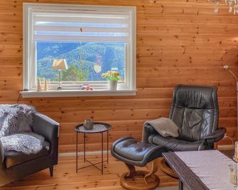 3 Bedroom Nice Home in Floroe - Florø - Soggiorno