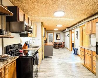 My Flat! Industrial 3 Bd With Outdoor Space! - Willmar - Keuken