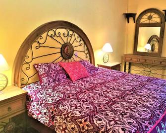 La Piedra, beautiful house with back yard at 2 blocks from the center - Tlaquepaque - Bedroom
