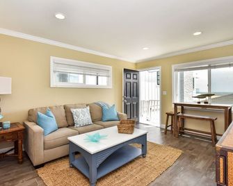 Oceanfront Back Home with View of the Sea - Newport Beach - Salon