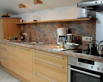 Ferienwohnung \'Marienkäfer\' mit 2 Schlafzimmer und Balkon - Chieming - Keuken