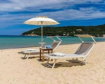 Park Hotel Napoleone - Portoferraio - Strand