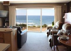 Ocean Terrace Condominiums - Lincoln City - Living room