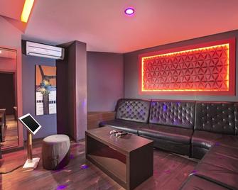 Swiss-Belinn Cibitung - Cikarang - Living room