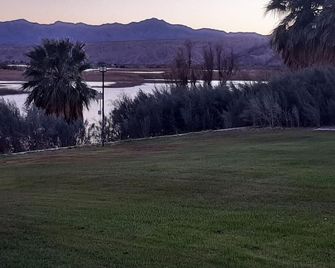 Hidden Gem Minutes from the Laughlin strip - Laughlin - Outdoors view