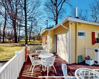 Cheeky Cherry Cottage - Kelleys Island - Patio
