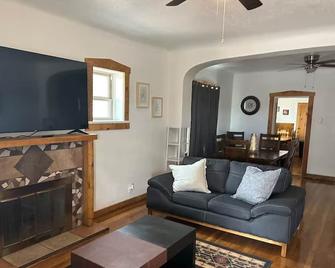Casa de Huerta Cozy 2-bedroom house in El Paso - El Paso - Living room