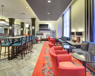 Hampton Inn & Suites Roanoke Downtown - רואנוק - מסעדה