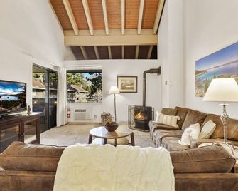 Lakeland Village 2 Bed Condo Pool View - South Lake Tahoe - Vardagsrum