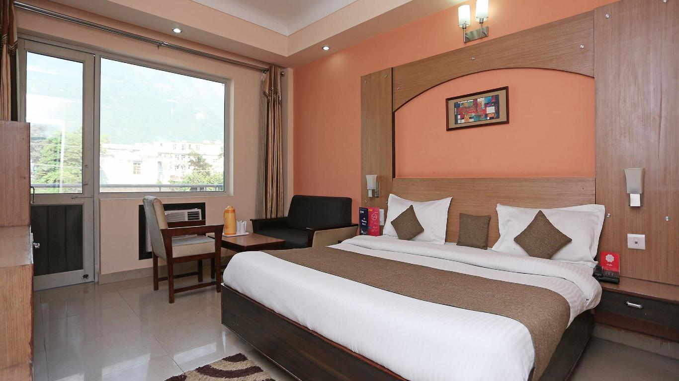 OYO 9572 Hotel Dolphin