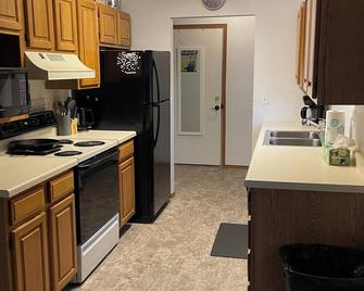 Charming 2-bedroom Condo with large driveway in Murphysboro sleeps up to10 - Murphysboro - Cocina