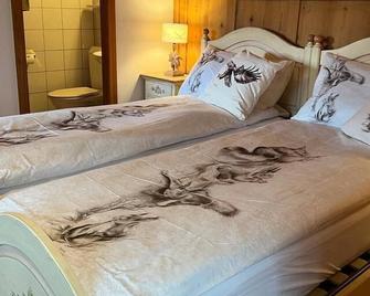 Hotel und Restaurant Alpina - Surses - Schlafzimmer