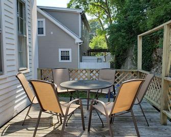 Unbeatable Downtown Mystic Location - Mystic - Balcony