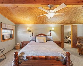 Lakefront Sweetwater Home with Patio and Fire Pit - Sweetwater