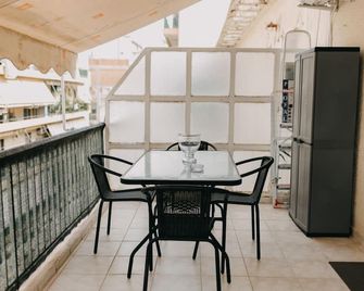 Best House, Deck Aprtm., Old Port Of Patras - Patras - Balcony