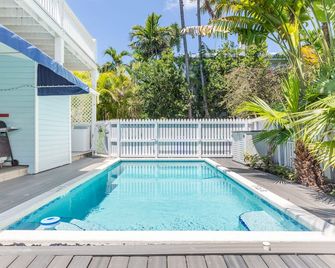 Blue Heron by AvantStay - Key West - Piscina