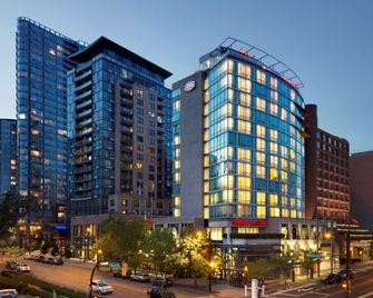 Hampton Inn & Suites by Hilton Vancouver-Downtown - ונקובר - בניין
