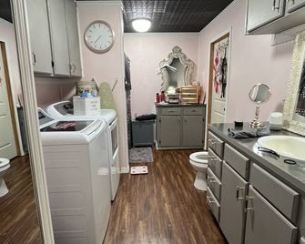 Cozy Country Cabin - Texarkana - Kitchen