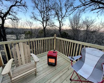 Luxury Yurt makes for a Brilliant Texan Retreat - Mineral Wells - Balcony