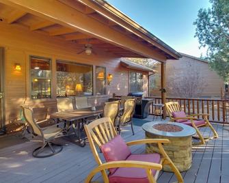 On-Site Trails and Deck Show Low Cabin! - Show Low - Patio