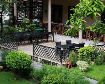 Hotel Parkland - Sauraha - Binnenhof