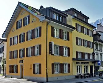 Hotel Freihof - Glarus - Gebouw