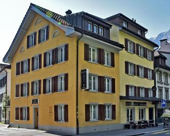 Hotel Freihof - Glarus - Gebouw