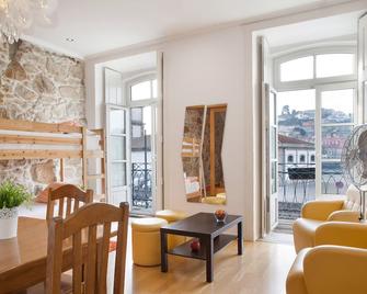 Happy Porto Hostel & Apartments - Porto - Dining room