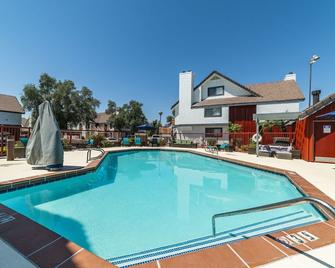Metro Phoenix Extended Stay - פיניקס - בריכה