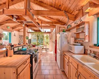 Eclectic Adobe Crestone Cottage with Patio and Yard! - Crestone - Cocina