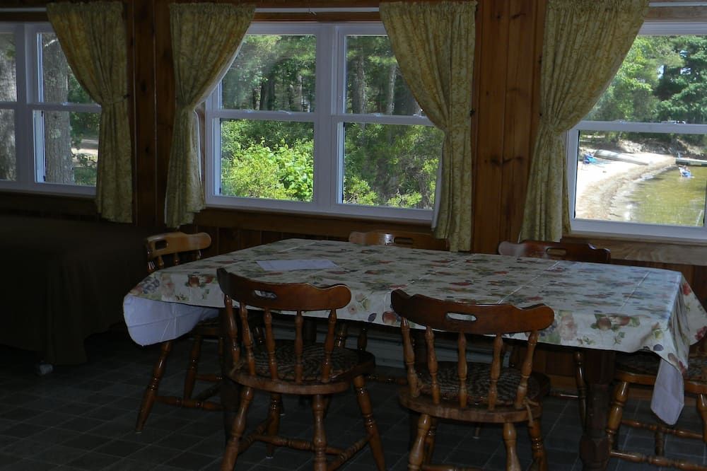 Rocky Point Cottage - Unique Cottage on the rocks of Pemaquid Lake