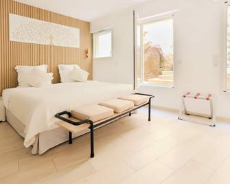 ترافيرس ديز أرتيست - كان - غرفة نوم