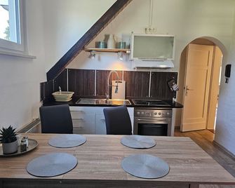 Ferienwohnung am Kreisel - دودرستادت - مطبخ