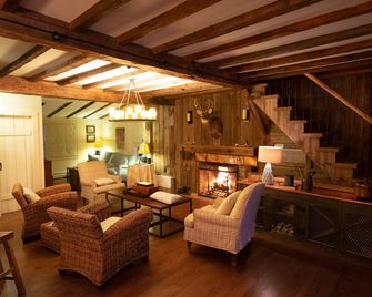 Beautiful home in Manchester Village with in-law suite - Manchester - Sala de estar