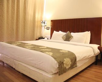 The Aures - Aurangabad - Quarto