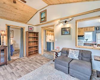 Secluded Kenai Peninsula Cottage in Ninilchik - Ninilchik - Sala de estar