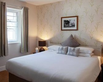 Three Salmons Hotel - Usk - Bedroom