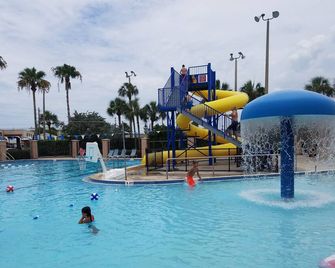 Beach Block Sleeps 6 Daily Rentals, Pets Ok, Hot Tub - Clearwater - Pool