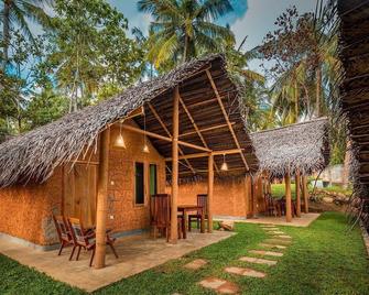 Sea View Clay House - Dikwella - Innenhof