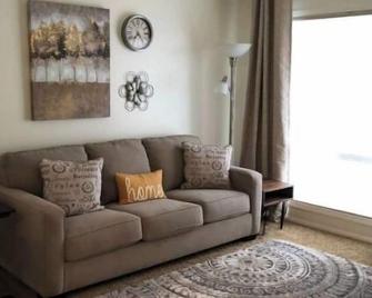 Cozy & Cute 2nd floor apartment - Idaho Falls - Living room
