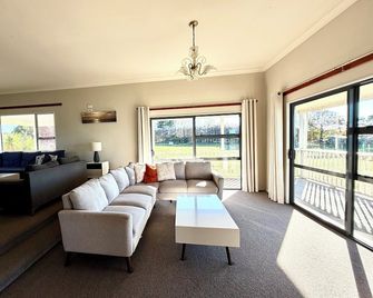 Awhitu Beach Retreat - Auckland. - Awhitu - Sala de estar