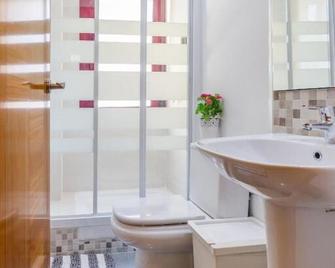 AYZ Javier Cabrini - Auto check-in property - Madrid